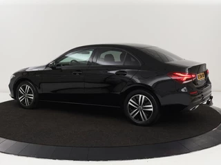 Mercedes-Benz A-Klasse Mercedes-Benz A-klasse 250e Business Solution Luxury | Leder | Stoelverwarming | Trekhaak | Camera | Navigatie | Full LED | Park Assist | Climate control | Widescreen - afbeelding nr 2