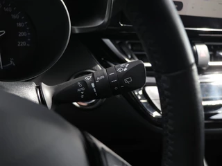 Toyota C-HR Toyota C-HR 2.0 Hybrid Dynamic I Camera I Dodehoekdetectie - afbeelding nr 24