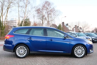 Ford Focus Ford Focus Wagon 1.5 Titanium 150pk | Half leder | Winterpack | 1.500kg trekgewicht | Dealeronderhouden | Navigatie | Parkeersensoren voor & Achter - afbeelding nr 2