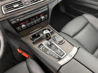 BMW 7 Serie BMW 7 Serie 740d xDrive High Executive M-Sport-Pack GEAR BOX PROBLEM  M-Sport Pack Aut. *PANO | HEAD-UP | LUXURY-LEATHER | SOFT-CLOSE | FULL-LED | MEMORY-PACK | HARMAN/KARDON-SURROUND | TOPVIEW | BLINDSPOT | KEYLESS | HEATED-SPORTSEATS | DIGI- - afbeelding nr 18