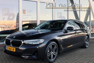 BMW 5 Serie Touring (g31) 530e 292PK BUSINESS Trekhaak | Leer | Camera | Live Cockpit | Clima | Stoel/stuurverw. | Sfeerverlichting | 18 Inch Lm |