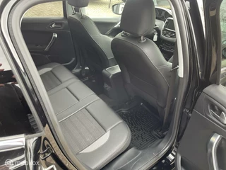 Peugeot 2008 Peugeot 2008 1.2 PureTech Allure*Alle Opties* - afbeelding nr 17