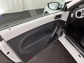 Volkswagen Beetle Volkswagen Beetle Cabriolet 1.6 TDI Design Cup Aut. *LUXURY-LEATHER | FENDER-AUDIO | CARPLAY | COMFORT-SEATS | HEATED-SEATS | ECC | SHIFTPADDLES | PDC | AIRSCARF | CRUISE | 19''ALU* - afbeelding nr 23