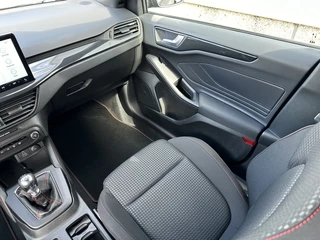 Ford Focus Ford Focus Wagon 1.0 EBH STLine X Driverpack | 18inch | Winterpack! - afbeelding nr 23