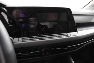 Volkswagen Golf Volkswagen Golf 1.5 eTSI 150pk Style | Sfeer verlichting | Navigatie | Climate control | Camera | Adaptive Cruise control | Led | Parkeer sensoren | Lichtmetalen Velgen - afbeelding nr 22