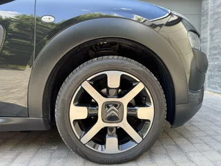 Citroën C4 Cactus Citroen C4 Cactus 1.2 PureTech Shine 110pk Navigatiesysteem | Climate control | Cruise control | Multifunctioneel stuurwiel | Trekhaak | Isofix | Getint glas | Inparkeerhulp | Parkeersensoren voor en achter | Achteruitrijcamera - afbeelding nr 33