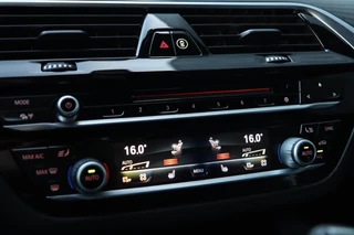 BMW 5 Serie BMW 5-serie Touring 540i xDrive / PANODAK / Soft Close / CAMERA / HUD / KEYLESS - afbeelding nr 23