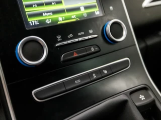 Renault Scénic Renault Scénic 1.2 TCe Sport Collection (APPLE CARPLAY, GROOT NAVI, LEDER, CAMERA, TREKHAAK, SPORTSTOELEN, GETINT GLAS, KEYLESS, PARKEERSENSOREN, NIEUWE APK, NIEUWSTAAT) - afbeelding nr 25