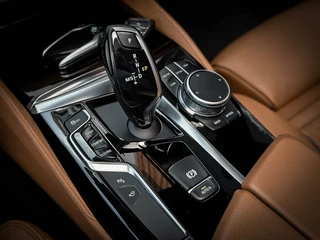 BMW 5 Serie BMW 5-serie Touring 530d xDrive M-Sport | HUD | PANO | H&K | TREKHAAK | LEER | CARPLAY | FULL OPTION - afbeelding nr 66