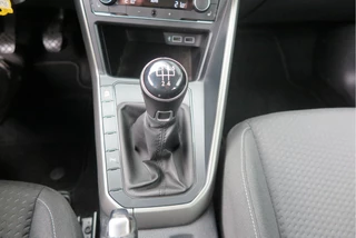 Volkswagen Polo Volkswagen Polo 1.0 TSI 95 PK Comfortline , Trekhaak , Stoelverwarming , Navigatie , Parkeersensoren , Climate control , 17