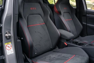 Volkswagen Golf Volkswagen Golf 2.0 TSI GTI Clubsport 45 Jahre Akra Pano DSG - afbeelding nr 36