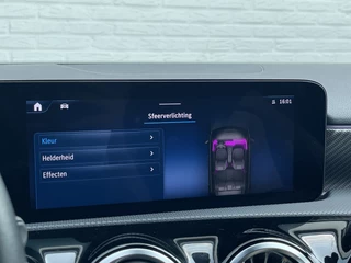 Mercedes-Benz A-Klasse Mercedes-Benz A-Klasse 180 Luxury Line | Facelift | Pano | Ambiente | Camera | CarPlay | LED | Keyless | DAB+ - afbeelding nr 22