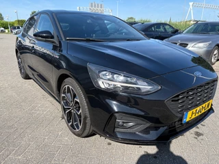 Ford Focus Ford Focus 1.0 EcoBoost Titanium Business ST-Line Camera / Navigatie / Keyless / B&O / 17'' / Stuurverwarming / DAB / Dodehoek / Cruise Control - afbeelding nr 3