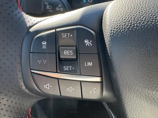 Ford Kuga Ford Kuga 2.5 PHEV ST-Line X SCI | 243pk |  Panoramadak + Technology Pack + Winter Pack + Wegklapbare trekhaak + 19 inch lichtmetalen velgen | Agate black | 2.100 kg trekgewicht - afbeelding nr 17