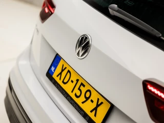 Volkswagen Tiguan Volkswagen Tiguan 1.5 TSI ACT Sportline Business 150Pk Automaat (PANORAMADAK, APPLE CARPLAY, GROOT NAVI, LED KOPLAMPEN, KEYLESS, LEDEREN SPORTSTOELEN, STOELVERWARMING, ADAPTIVE CRUISE, ELEK ACHTERKLEP, GETINT GLAS, NIEUWSTAAT) - afbeelding nr 38