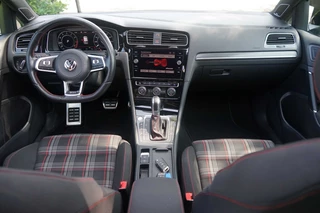 Volkswagen Golf Volkswagen Golf 7.5 GTI 2.0 TSI GTI Performance 245PK Pano/DYNa/Trkhk/Cam - afbeelding nr 12