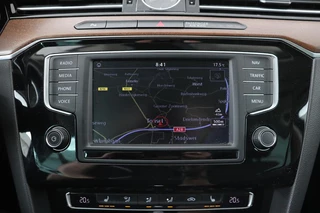 Volkswagen Passat Volkswagen Passat 1.4 TSI TSI Highline | Stoelverwarming | Carplay |  Trekhaak| Leder/Alcantara | Full LED | Navigatie | Adaptive cruise | Climate control - afbeelding nr 9