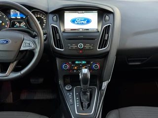 Ford Focus Ford Focus Wagon 1.0 Automaat Dealeronderhouden Volle opties Stuurverwarming Parkeerhulp+sensoren Cruise Navigatie Bluetooth - afbeelding nr 17