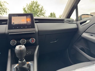 Renault Clio Renault Clio 1.0 TCe Zen NL AUTO / 4-SEIZOENENBANDEN / NAVI / CRUISE / PARKEERSENSOREN ACHTER / CARPLAY - afbeelding nr 15