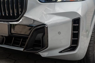 BMW X5 BMW X5 xDrive50e Hybrid M-Sport | Pano Skylounge | HUD | 360 | Brooklyn Grau - afbeelding nr 25
