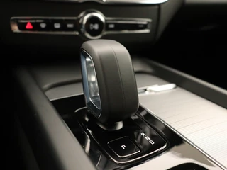 Volvo XC60 Volvo XC60 T6 PLUG-IN HYBRID LONG RANGE ESSENTIAL EDITION SCHUIFDAK ACC BLI - afbeelding nr 24