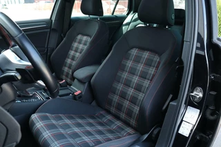 Volkswagen Golf Volkswagen Golf 7.5 GTI Performance / Vol Opties! / 245PK! / DSG / ACC / Pano / DynAudio / Virtual Cockpit / Navi / 19