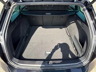Volkswagen Passat Volkswagen Passat Variant 2.0 TDI DSG R-LINE CAMERA/NAVI/ACC/E-KLEP/CARPLAY/STOELVERW - afbeelding nr 10