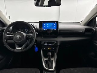 Toyota Yaris Toyota Yaris 1.5 Hybrid 115 Business | Parkeersensoren voor + achter | Stuurverwarming | Stoelverwarming - afbeelding nr 4