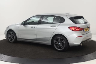 BMW 1 Serie BMW 1-serie 118i Executive Edition | Sport Line | Carplay |  Full LED | Sportstoelen | Climate control | Navigatie | Parkeerhulp | Live Cockpit | Cruise control - afbeelding nr 2