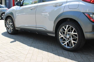 Hyundai Kona Hyundai Kona 1.6 GDI HEV Premium Navi/Leer/18