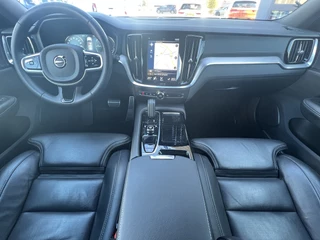 Volvo V60 Trekhaak Panodak Elek.stoelen + Nappa Leer Stoelverwarming + Ventilatie Stuurverwarming 19 Inch Velgen Carplay Extra Getint Glas Donkere Hemel 1e Eigenaar Plug In Hybride - afbeelding nr 9