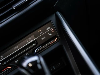 Volkswagen Taigo Volkswagen Taigo 1.5 TSI R-Line|PANO|ACC|18'|VIRTUAL|CARPLAY - afbeelding nr 11