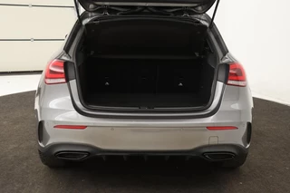 Mercedes-Benz A-Klasse Mercedes-Benz A-klasse 250e AMG Night | Carplay | Stoelverwarming |  Camera | Sfeerverlichting | Navigatie | Widescreen | Park Assist | Leder/Alcantara - afbeelding nr 9