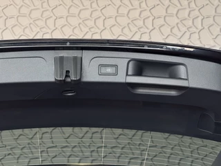 Volkswagen Touran Volkswagen Touran 1.5 TSI 150PK 7P CARPLAY NAVI CAMERA LED ELEK.KLEP VIR.COCKPIT DODE.HOEK DET. STOELVERW KEYLESS 7P 7PERS 10/2024 