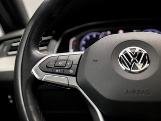 Volkswagen Passat 150Pk Automaat (PANORAMADAK, APPLE CARPLAY, DIGITAL COCKPIT, LUXE LEDEREN SPORTSTOELEN, 360 CAMERA, STOELVERWARMING, ZWART HEMEL, ADAPTIVE CRUISE, NIEUWSTAAT) - afbeelding nr 20