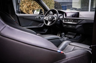 BMW 1 Serie BMW 1-serie M135i xDrive High Executive|PANO|MAXTON|19'' - afbeelding nr 18