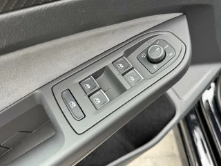 Volkswagen Golf Volkswagen Golf 1.5 eTSI R-Line Automaat | Panoramadak | LED | Black Style | Harman/Kardon HiFi | Achteruitrijcamera | Sfeerverlichting | Trekhaak afneembaar | Adaptieve cruise control | Parkeersensoren voor en achter - afbeelding nr 4