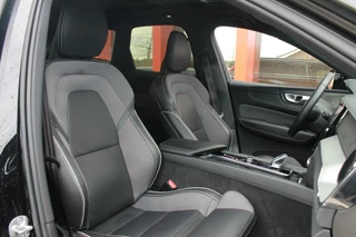 Volvo XC60 Volvo XC60 T6 Recharge AWD Ultimate Dark | Long Range | Panoramadak | Parkeercamera | Stoelverwarming | Pilot Assist | Glossy Black | Keyless - afbeelding nr 24
