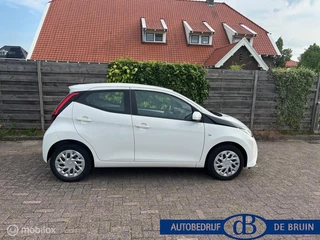 Toyota Aygo Toyota Aygo 1.0 VVT-i x-play Automaat Automaat Camera apple carplay - afbeelding nr 3