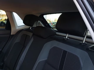Volkswagen Polo 1.0 TSI 116pk DSG Highline 5-Deurs | Apple Carplay + Android Auto | Clima | Adap. Cruise | Stoelverwarming | Sfeerverlichting | Licht+Regensensor | Pdc V+A | Privacy Glass | 16''lm - afbeelding nr 27