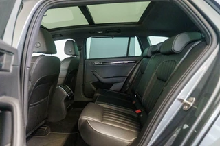 Škoda Superb Skoda Superb Combi 1.4 TSI iV 218pk Laurin & Klement | Leder | Panoramadak | 360 Camera | Trekhaak - afbeelding nr 7