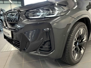 BMW iX3 TREKH, H&K Sound, MEM, 20-inch LMV ** € 22.900,= onder NP - BMW GAR t/m 04-2029 ** ** INFORMEER OOK NAAR ONZE AANTREKKELIJKE FINANCIAL-LEASE TARIEVEN ** - afbeelding nr 7