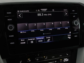 Volkswagen Passat Volkswagen Passat 1.4 TSI GTE | Panoramadak | Stoelverwarming |  Leder/Alcantara | Camera | Carplay | Adaptive cruise | Matrix LED | Massage | Navigatie - afbeelding nr 26