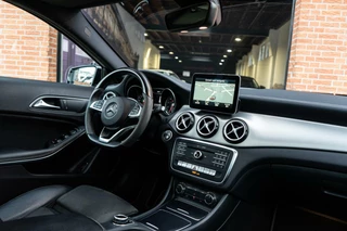 Mercedes-Benz GLA Mercedes GLA-klasse 200 AMG Pano / Camera / Peak Edition - afbeelding nr 14