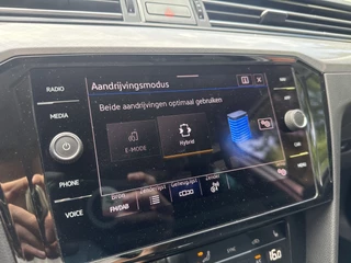 Volkswagen Passat Volkswagen Passat Variant GTE 218PK DSG HYBRID GTE BUSINESS CAMERA/NAVI/STUURVERW. - afbeelding nr 33