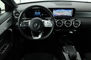 Mercedes-Benz A-Klasse Mercedes-Benz A-klasse 250e AMG Night | Stoelverwarming | Carplay |  Widescreen | Sfeerverlichting | Camera | Leder/Alcantara | Navigatie | Full LED - afbeelding nr 3
