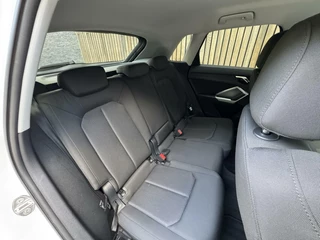 Audi Q3 Audi Q3 35 TFSI Pro Line Automaat 150pk | Climate control | Cruise control | Apple CarPlay | Trekhaak uitklapbaar | Sportstoelen | LED verlichting | Zwart optiek pakket | Parkeersensoren achter - afbeelding nr 38