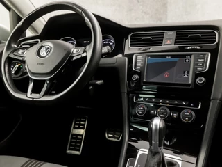 Volkswagen Golf Automaat (APPLE CARPLAY, NAVIGATIE, CLIMATE, STOELVERWARMING, GETINT GLAS, SPORTSTOELEN, CRUISE, PARKEERSENSOREN, LM VELGEN, NIEUWSTAAT) - afbeelding nr 7