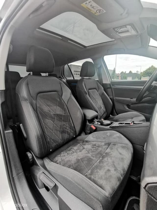 Volkswagen Golf Volkswagen Golf 1.5 eTSI STYLE 150PK/DSG/ACC/NAV/CAMERA/PANO - afbeelding nr 17