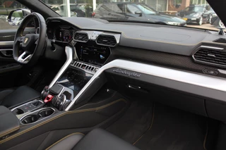 Lamborghini Urus Lamborghini Urus 4.0 V8 / NL Auto! / Full Carbon / Keramisch / B&O / Pano / 360Camera / Head-up / 23'' / Stoelventilatie / Massage - afbeelding nr 13